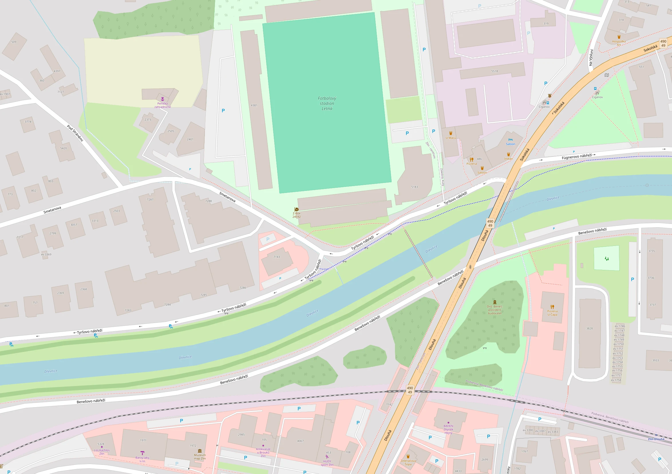 Plac u fotbalového stadionu - vlevo od chodníku