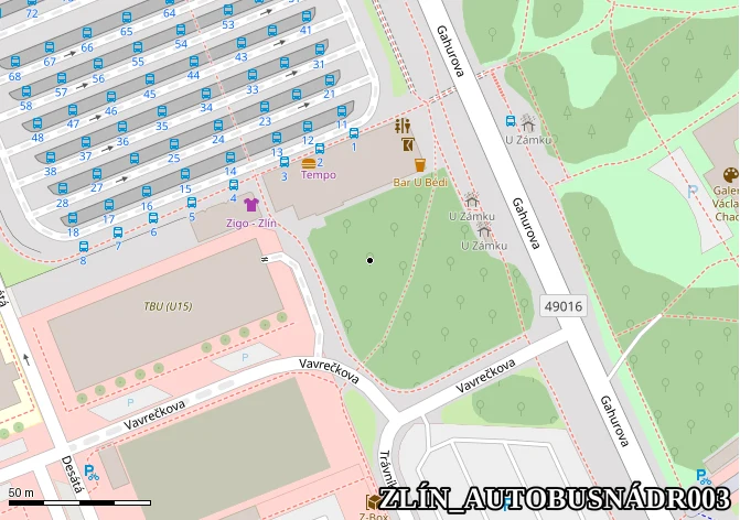 Zkratka od zastávky U Zámku k nádraží za budovou