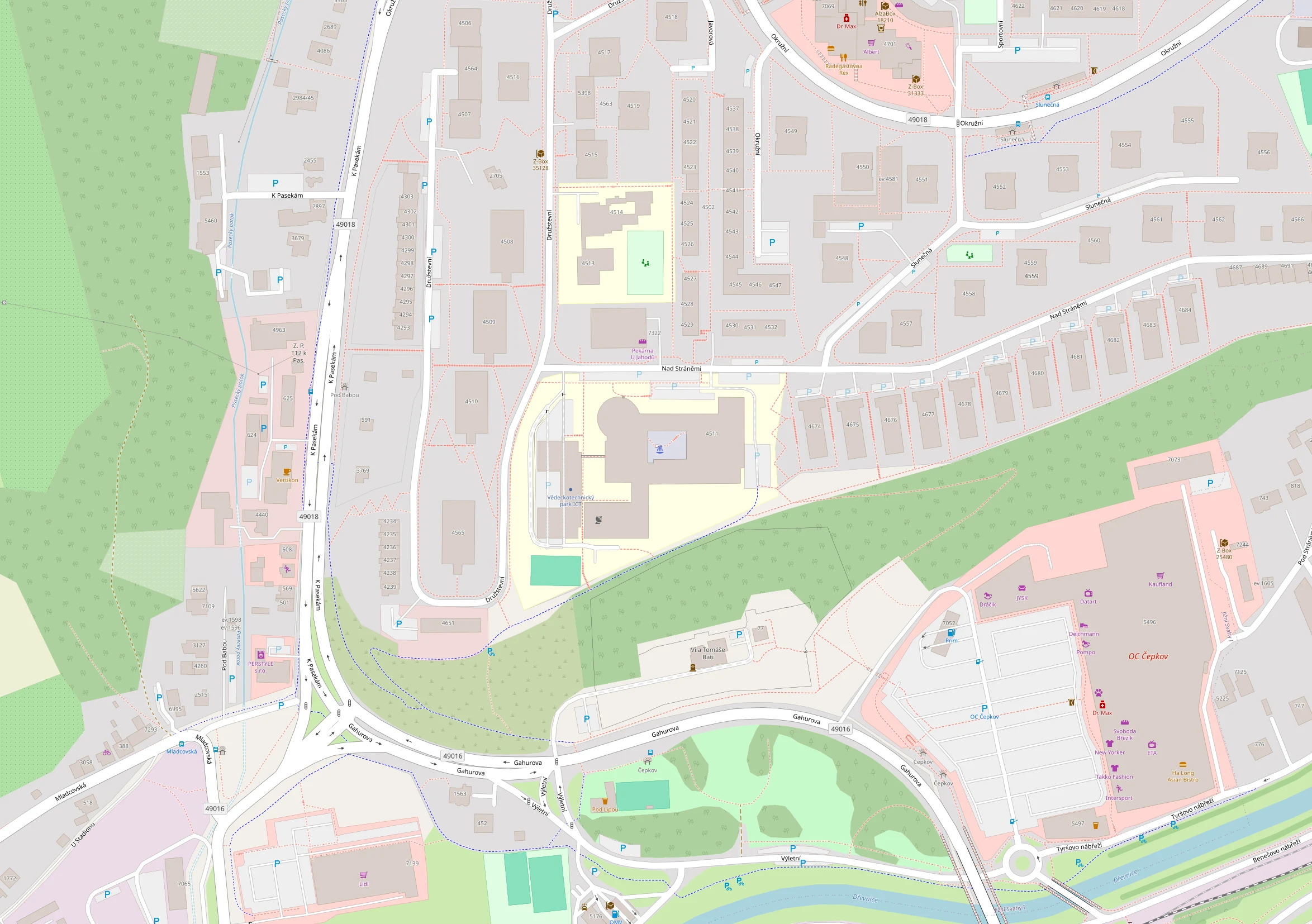 Budova fakulty aplikované informatiky - budova U5 a okolí