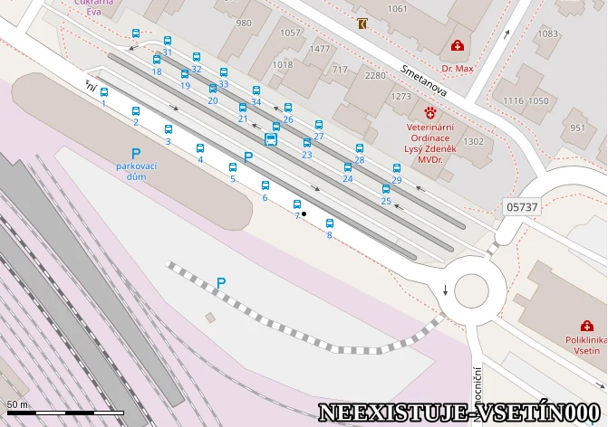 Bývalý chodník vedle nádraží přes cestu